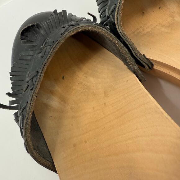 Swedish Hasbeens Size 39 (US 9) Fringe Black Leather Clog Sandal Heels Wood Shoe - Picture 11 of 16